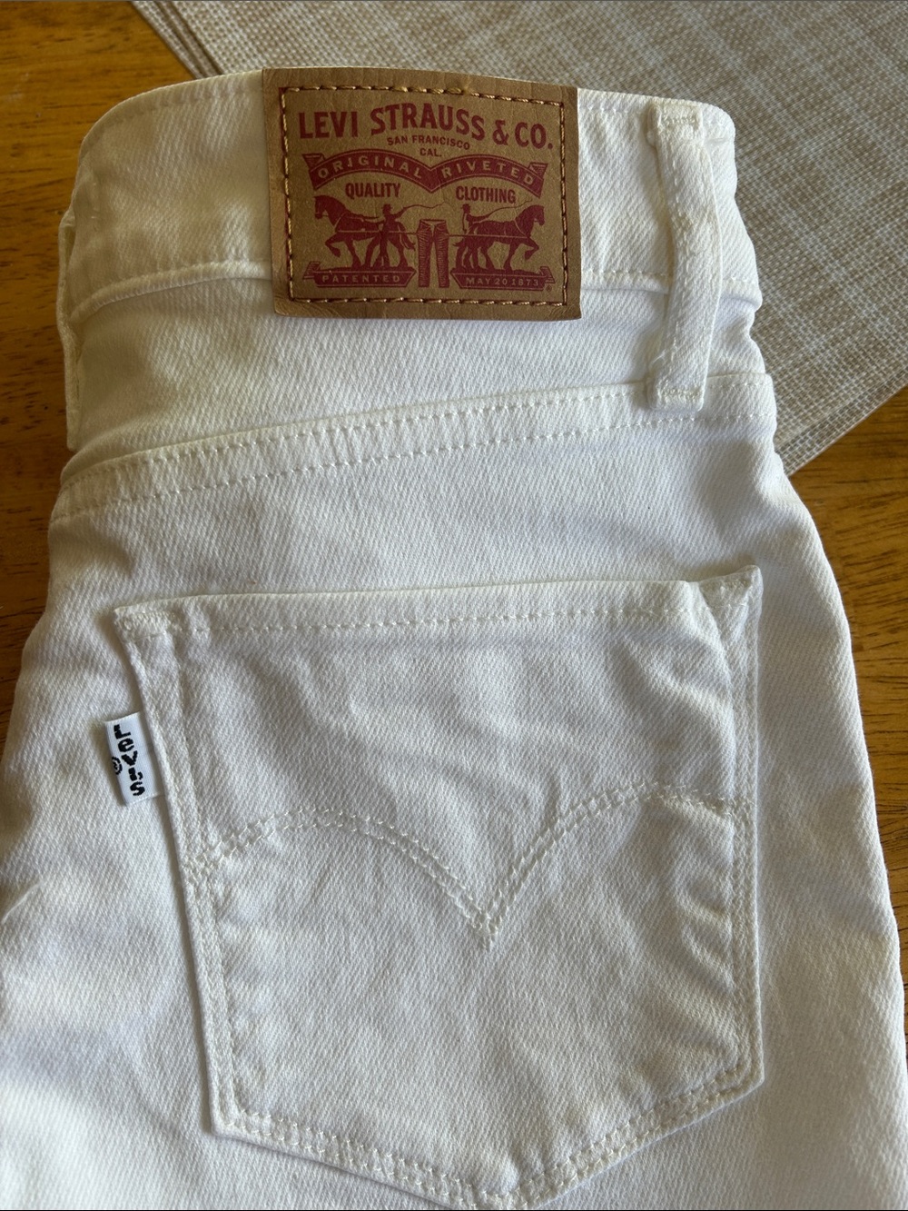 Levi's Women's White Skinny Jeans with Signature Patch